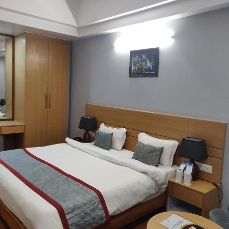 Hotel Sarvin Lucknow Zewnętrze zdjęcie
