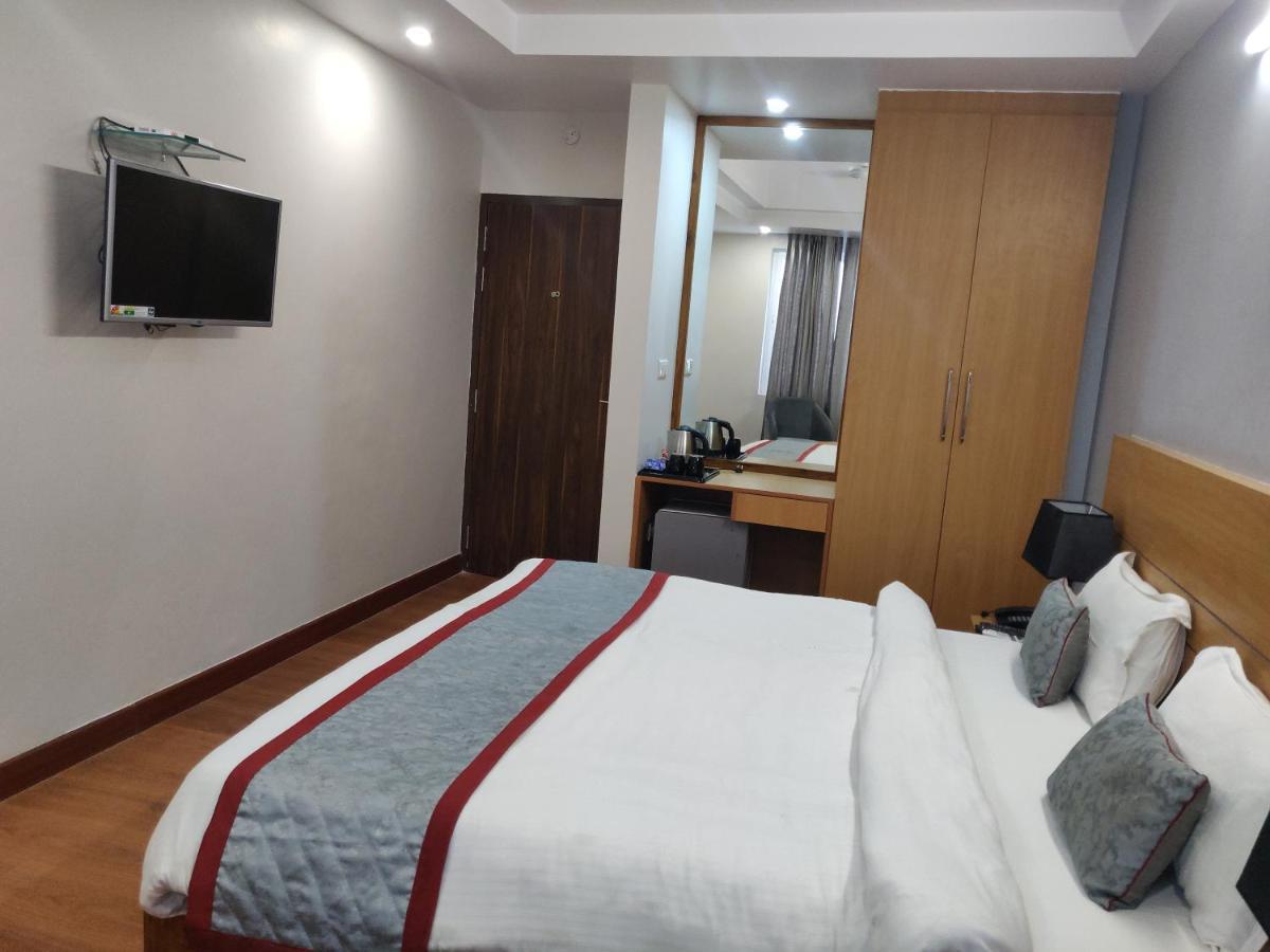 Hotel Sarvin Lucknow Zewnętrze zdjęcie