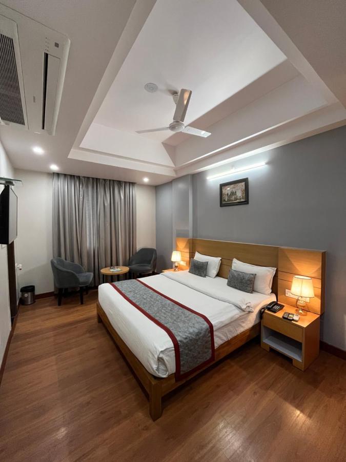 Hotel Sarvin Lucknow Zewnętrze zdjęcie